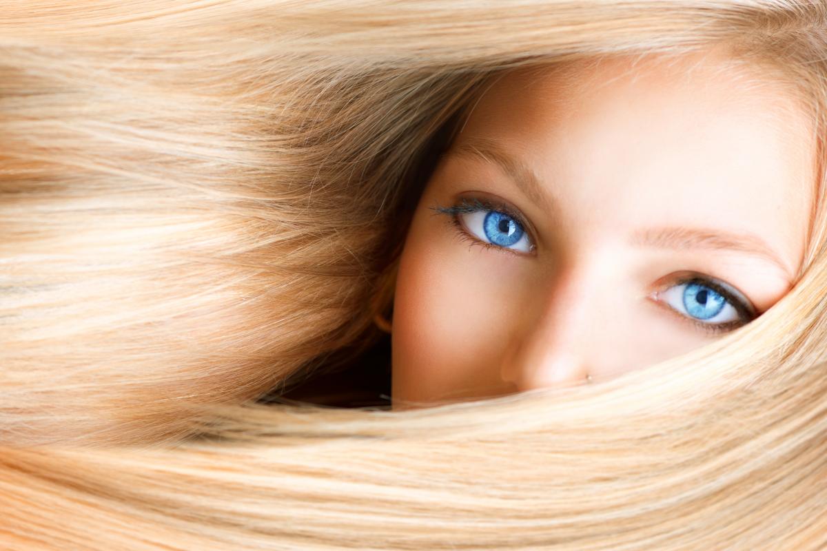 Foto Frau mit viel Haaren
